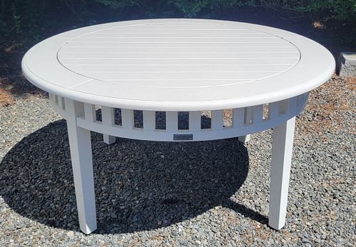 Weatherend Round Dining Table in White Yacht Finish