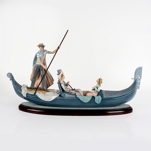 Lladro Figural Grouping, In The Gondola 1001350 + Base