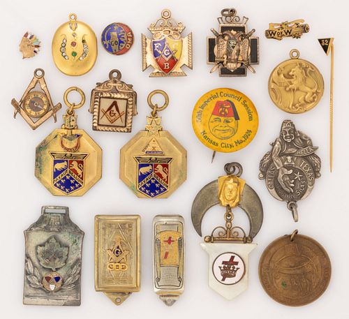 ASSORTED ANTIQUE / VINTAGE FRATERNAL ORDER / SOCIETIES WATCH FOBS AND OTHER ARTICLES, LOT OF 19