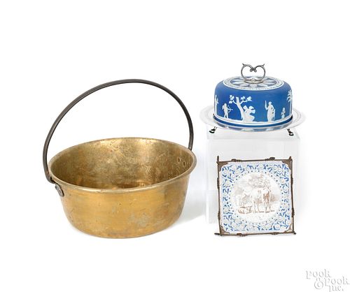 Brass bucket, together with a Wedgwood cheese dish
