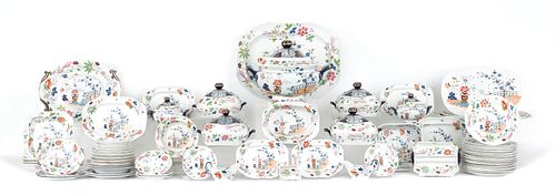 Extensive pearlware dinner service, 19th c., in an