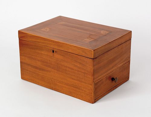 Mid Atlantic Hepplewhite mahogany dresser box, ca.