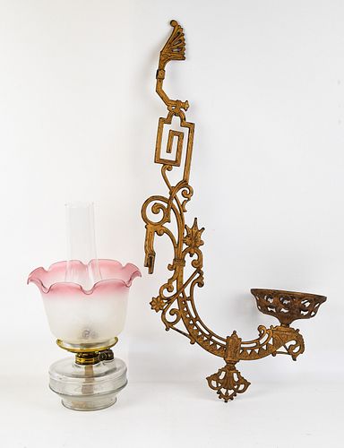 VICTORIAN OIL LAMP WITH WALL MOUNT BRACKET 