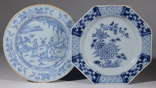 ENGLISH DELFT TIN-GLAZED CHINOISERIE MOTIF EARTHENWARE PLATES, LOT OF TWO