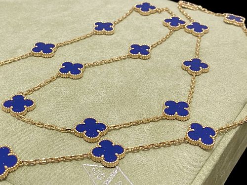 Van Cleef & Arpels Vintage Alhambra long necklace, 20 motifs. 18k yellow gold, Lapis lazuli