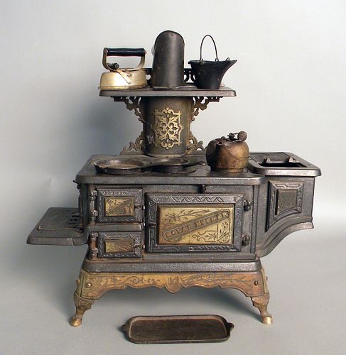 Royal Esther toy stove by Mt. Penn Stove Works, 15