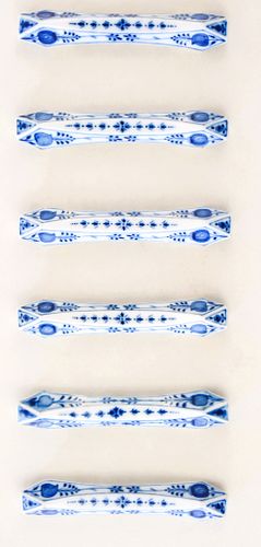 MEISSEN "BLUE ONION" KNIFE RESTS (6)