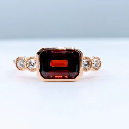 Stylish 18k Rose Gold Garnet & Diamond Ring