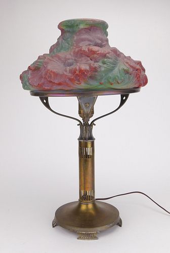 Consolidated glass table lamp