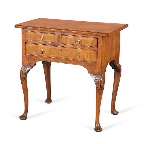 Queen Anne Style European Dressing Table