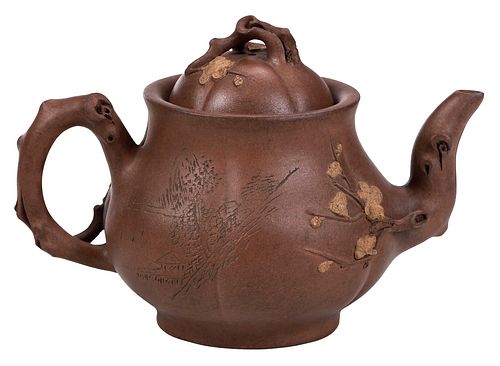 Naturalistic Lidded Yixing Clay Teapot 