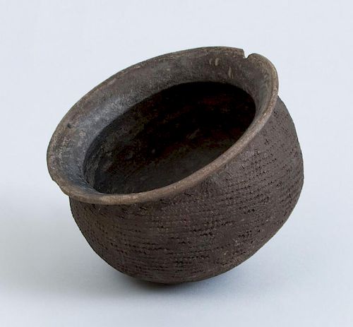 NEOLITHIC GRAY POTTERY VESSEL