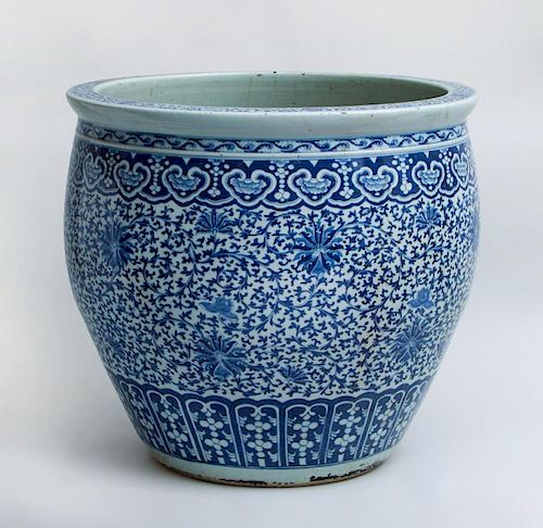 CHINESE BLUE AND WHITE PORCELAIN FISH BOWL