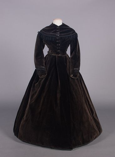 BROWN SILK VELVETEEN DAY DRESS, 1860s