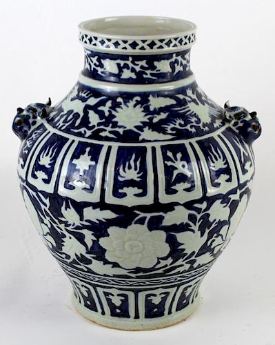 Chinese blue and white urn