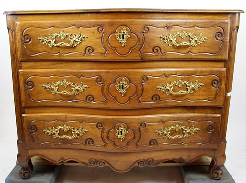 Louis XV 3 drawer commode in walnut