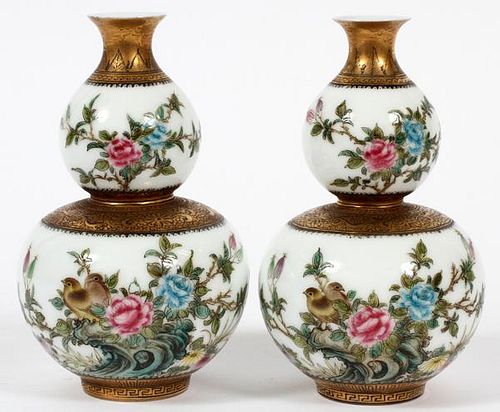 CHINESE HAND PAINTED DOUBLE GOURD PORCELAIN VASES