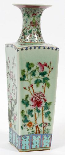 CHINESE HAND PAINTED PORCELAIN VASE 20TH C