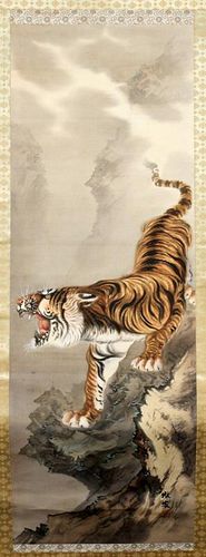JAPANESE SILK SCROLL PAINTING DEPICTING A TIGER