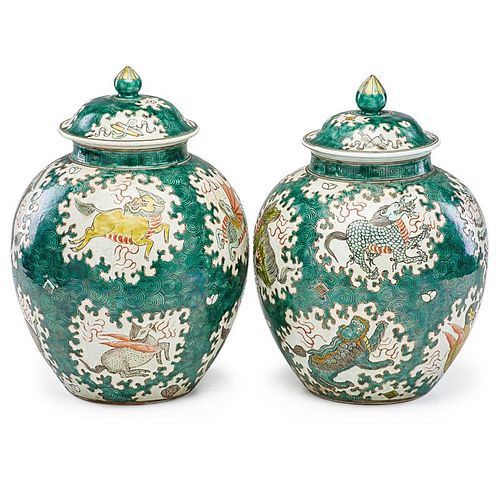 PAIR OF MARK AND PERIOD CHINESE GINGER JARS 五彩將軍蓋罐一對