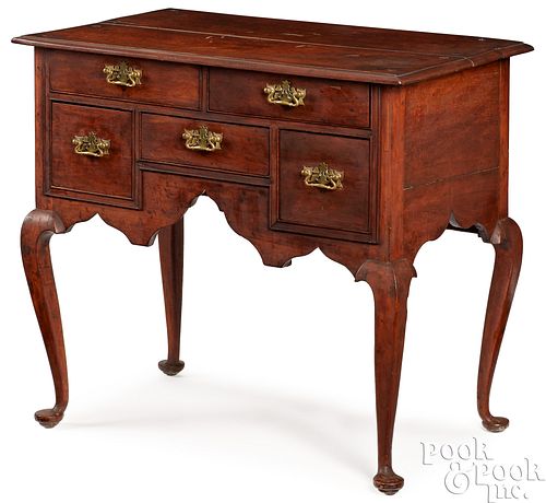 New England Queen Anne dressing table