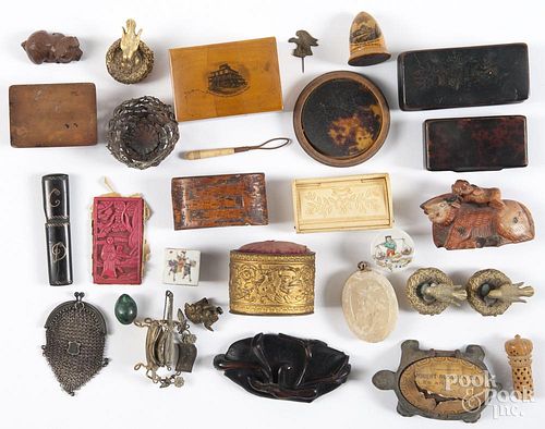 Decorative accessories, to include snuff boxes, a pincushion, etc.