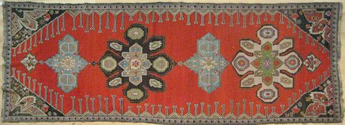 Persian carpet, early 20th c., with four medallion
