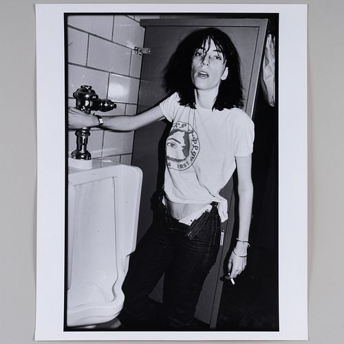 Kate Simon (b. 1953) : Patti Smith, Backstage, Hofstra, NY, 1989