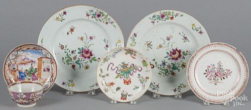 Four Chinese export porcelain plates, together with a Mandarin palette cup and saucer, largest - 9''