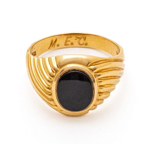 14k Gold And Black Onyx Ring, 5.4g Size: 7.5