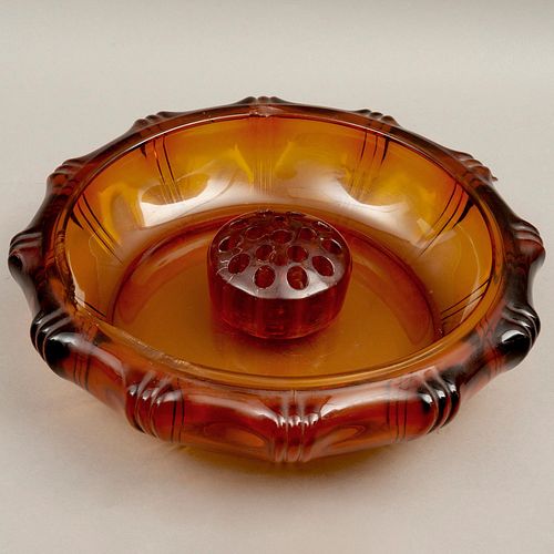 JARDINERA SIGLO XX Elaborada en vidrio color ambar Diseño circular lobulado 35 cm diametro Detalles de conservación