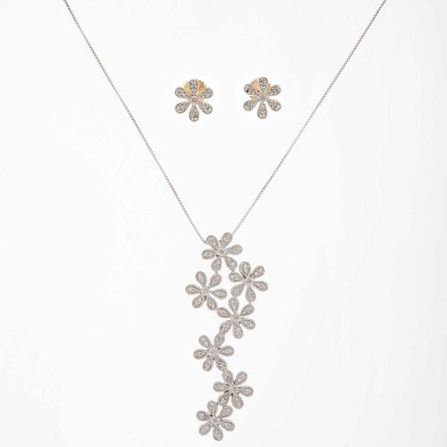 Collar, pendiente y par de broqueles con diamantes en oro blanco de 14k. 122 diamantes corte 8 x 8. Peso: 6.7 g.