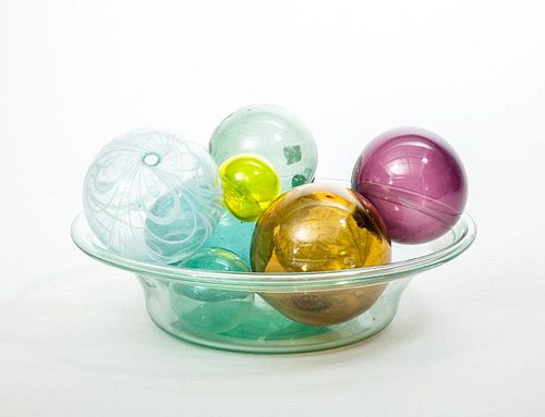 JERSEY TYPE GLASS BASIN AND EIGHT ASSORTED COLORED GLASS BALLS