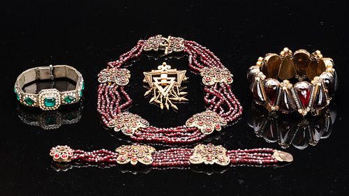 Group of 5 Pieces of Vintage Jewelry