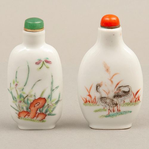 BOTELLAS DE RAPÉ CHINA SIGLO XX Elaboradas en porcelana R>Pintadas a mano R> Decorada con aves, animales y motivos vegetales...