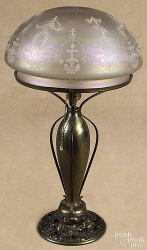 Etched glass table lamp, early 20th c., with bronzed oak leaf and acorn base
