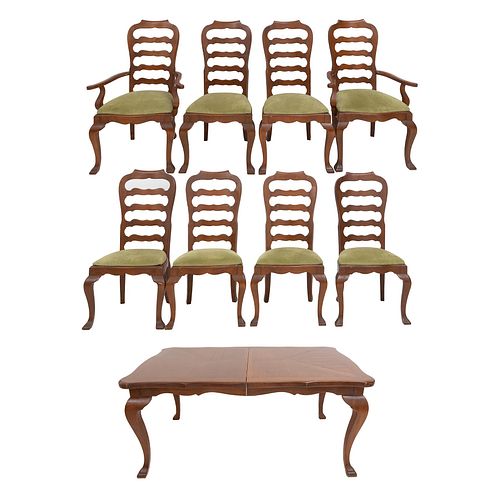 COMEDOR. SXX. Elaborado en madera. Consta de: Mesa con cubierta rectangular, sistema de extensiones, extensiones, 6 sillas y 2 sillones