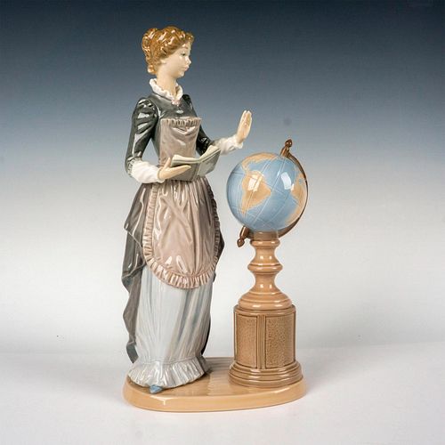 School Marm 1005209 - Lladro Porcelain Figurine