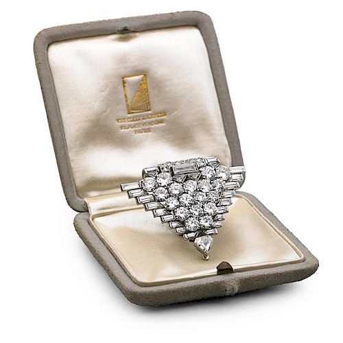VAN CLEEF & ARPELS FRENCH DIAMOND PLATINUM CLIP