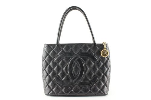  CHANEL BLACK QUILTED CAVIAR LEATHER MEDALLION ZIP TOTE 