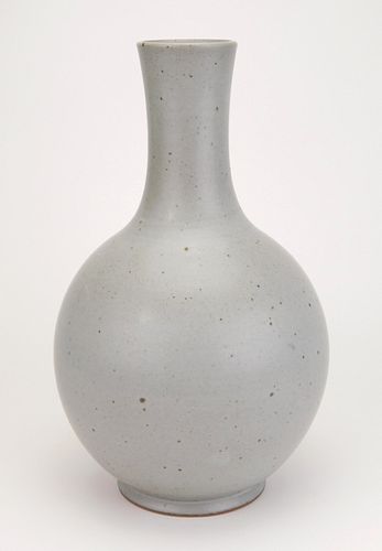 20th c. Taiwanese porcelain vase