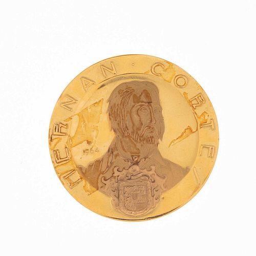 Medalla Hernán Cortes y Doña Marina. Elaborada en oro amarillo de 18k. Peso: 42.4 g.