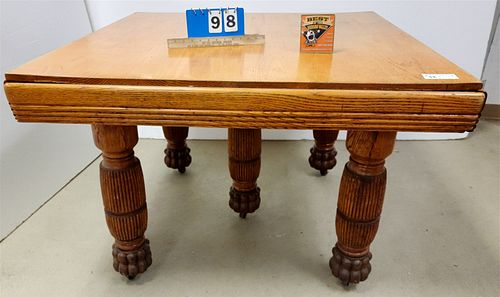 OAK 44:SQ. DINING TABLE W/PULL OUT LEAVES
