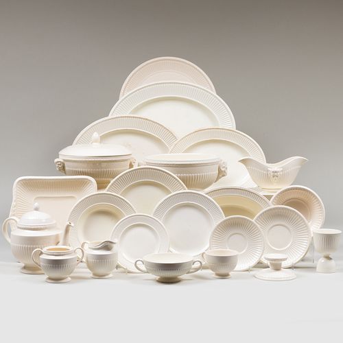 Assembled Wedgwood Porcelain Service in the 'Edme' Pattern