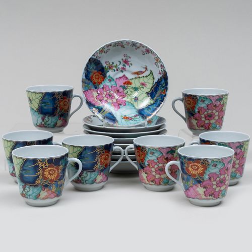 Set of Eight Mottahedeh Porcelain Cups and Saucers in the 'Tobacco Leaf' Pattern 