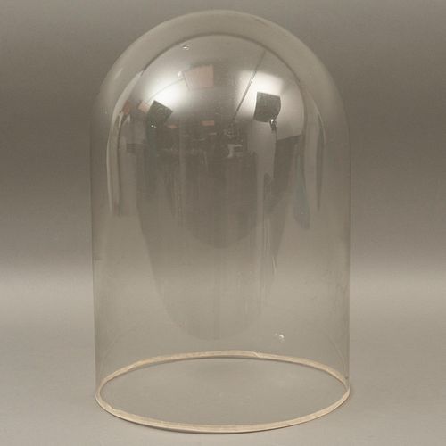CAPELO SIGLO XX Elaborado en vidrio transparente Ligeras desportilladuras en base 40 x 26 cm diametro