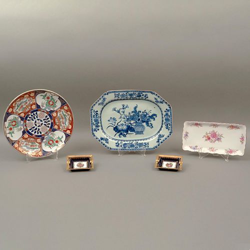 PLATONES DECORATIVOS ORIGEN EUROPE SIGLO XX Elaborados en porcelana Diferentes sellos Decoración floral en color azules, r...