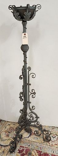 Vict wrought iron fern stand