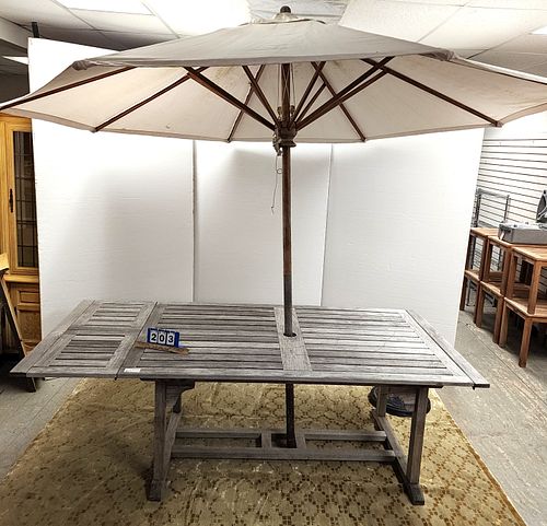 Kingsley Bate teak table w/2 pull out 16" leaves and umbrella