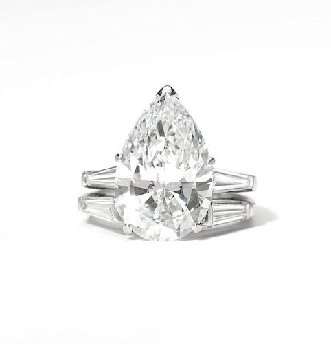 A pear shaped diamond ring
